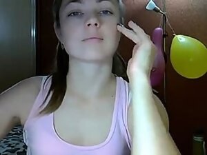 Amateur webcam girl poses solo in bedroom